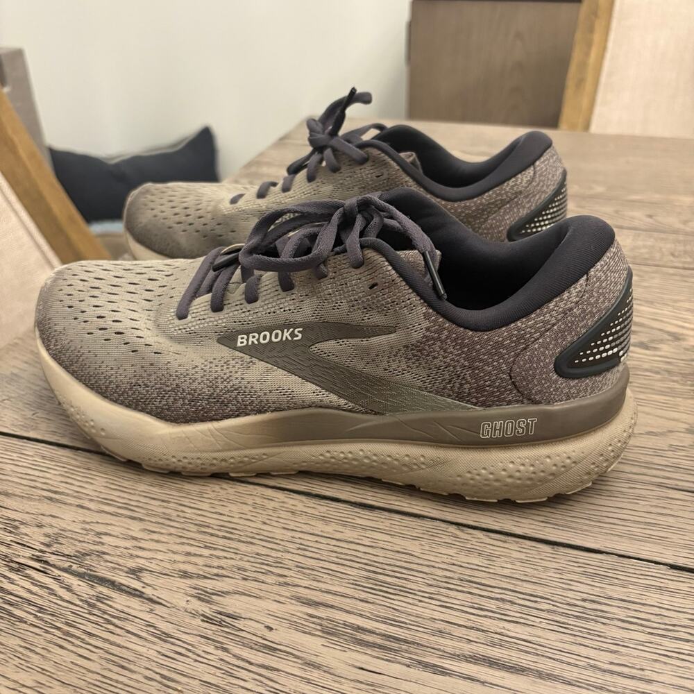 Brooks Men’s Ghost 16 Running Shoes London Fog Gray Colorway low top US 9.5